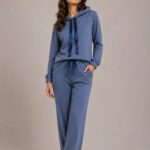 8296 TUTA DONNA CON CAPPUCCIO E STRASS